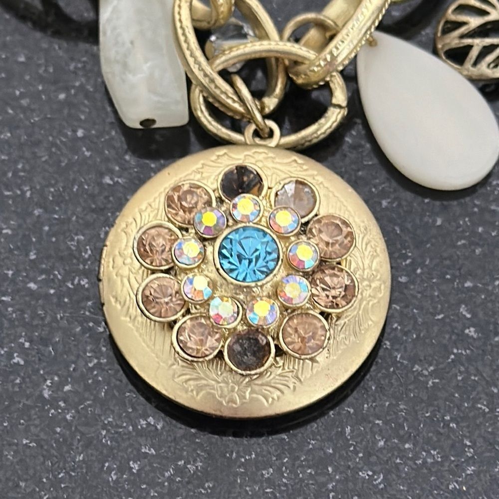 Gold tone Charm Necklace with Cristals and lock it charm - Picture 6 of 13